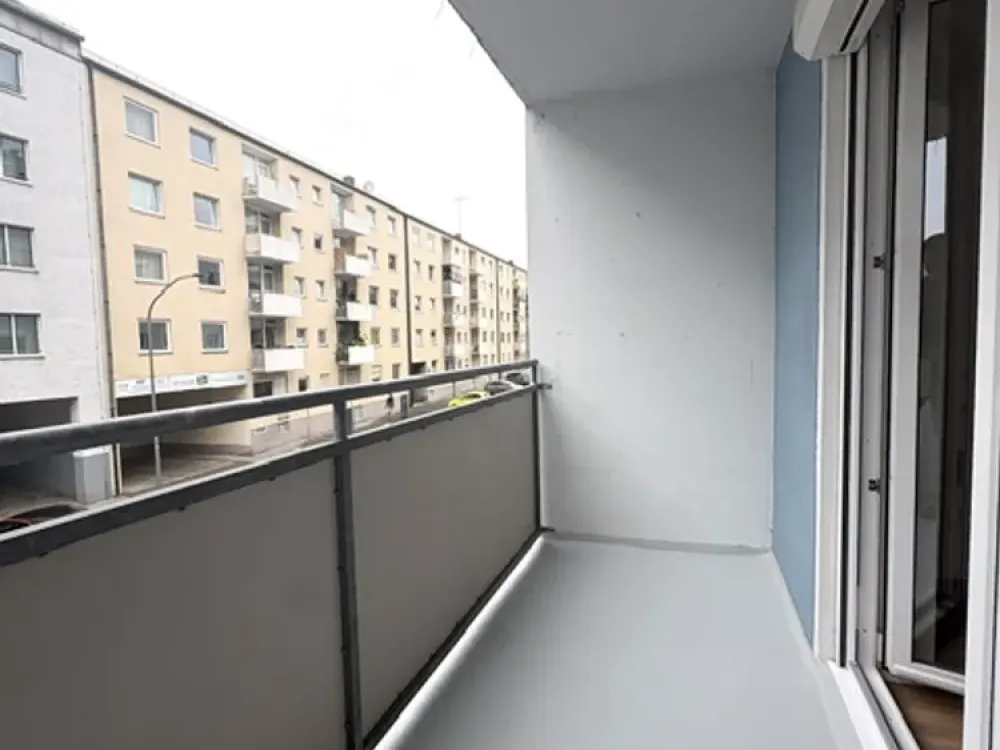 First occupancy after renovation: Centrally located 2-room apartment with balcony