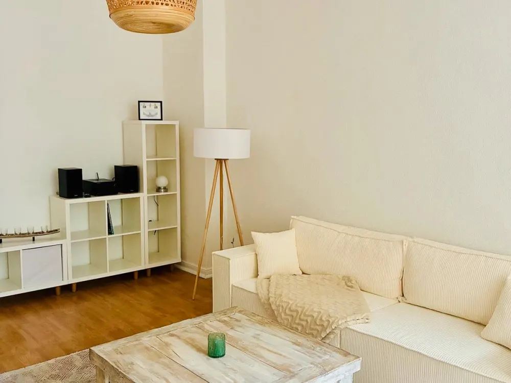 Sanierte Wohnung im Gründerzeit-Altbau, Design-Bad, Dachterrasse