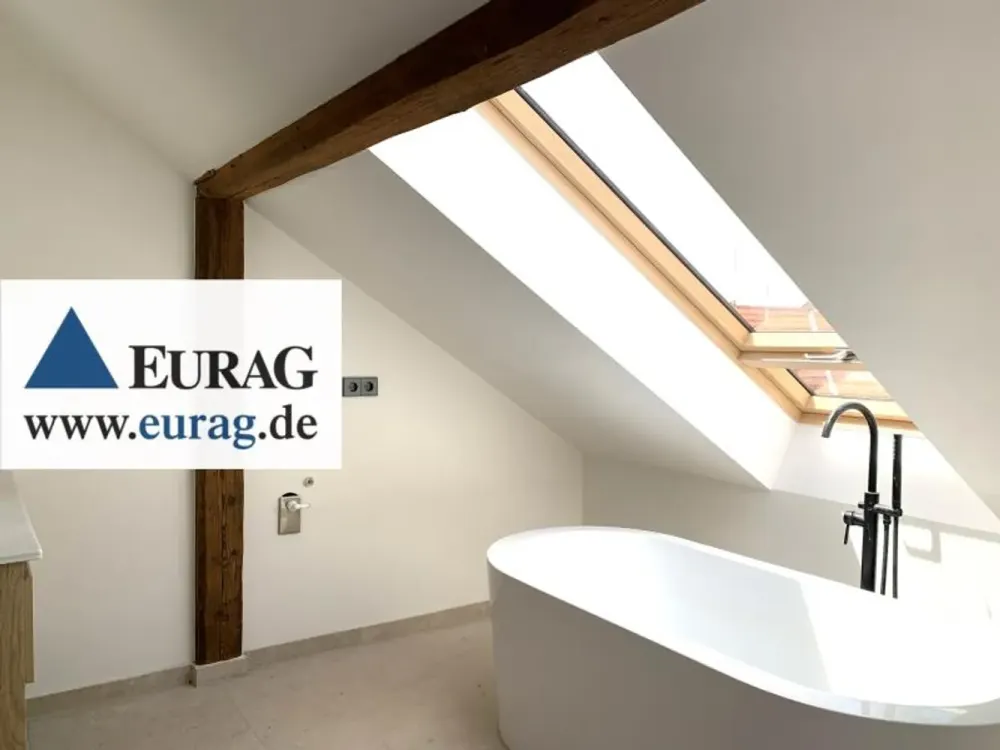 N-Steinbühl: Erstbezug! Exkl. 4-Zi-Mais-Whg, 4.OG (m.A.), EBK, Kühlung, Terrasse im Hof, Stpl.