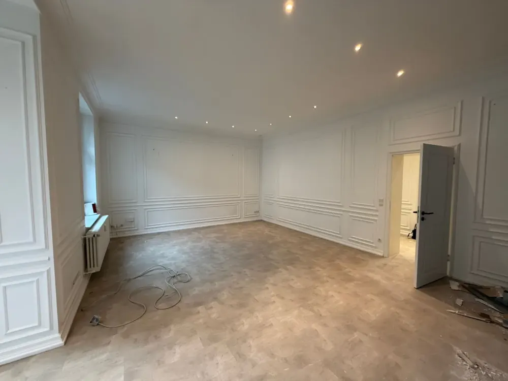 Stilvoller Altbau in Düsseldorf-Stadtmitte, großzügige 3-Zimmer-Wohnung auf ca. 135 m²