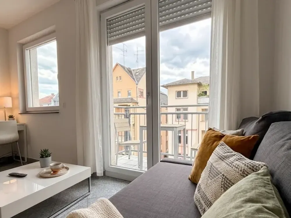 Vollmöblierte 2-Zimmer Wohnung, nähe Berger Straße 2.OG Links