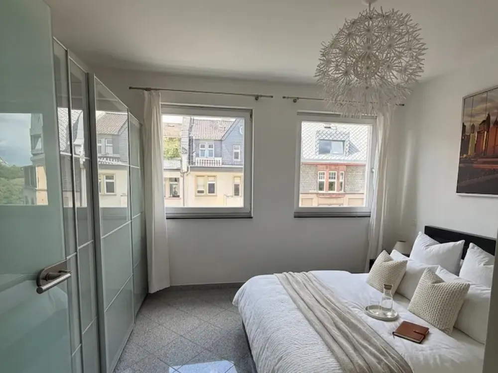 Vollmöblierte 2-Zimmer Wohnung, nähe Berger Straße 2.OG Links