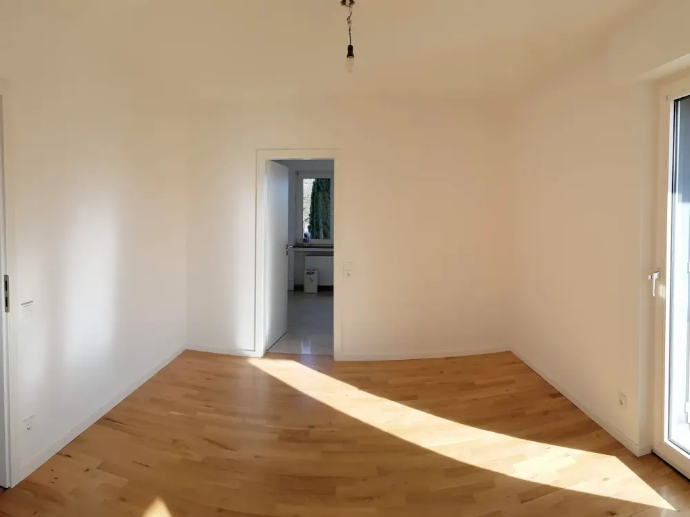 Helle 3-Zimmer-Wohnung mit Süd-Ost-Balkon und großem Spiel- und Hobbykeller mit WC