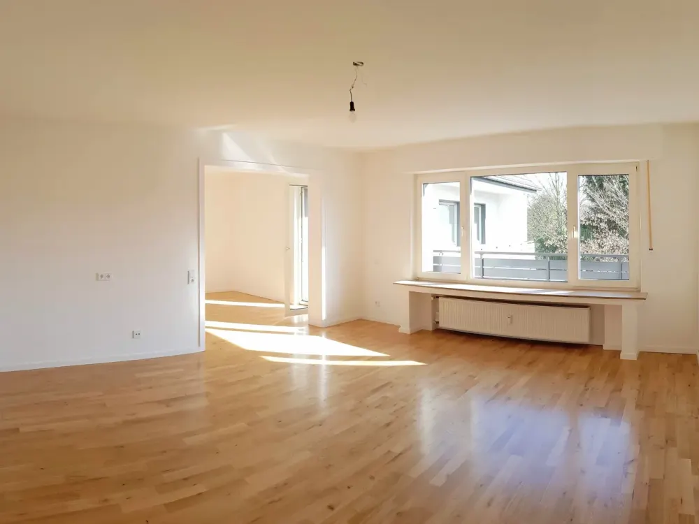 Helle 3-Zimmer-Wohnung mit Süd-Ost-Balkon und großem Spiel- und Hobbykeller mit WC