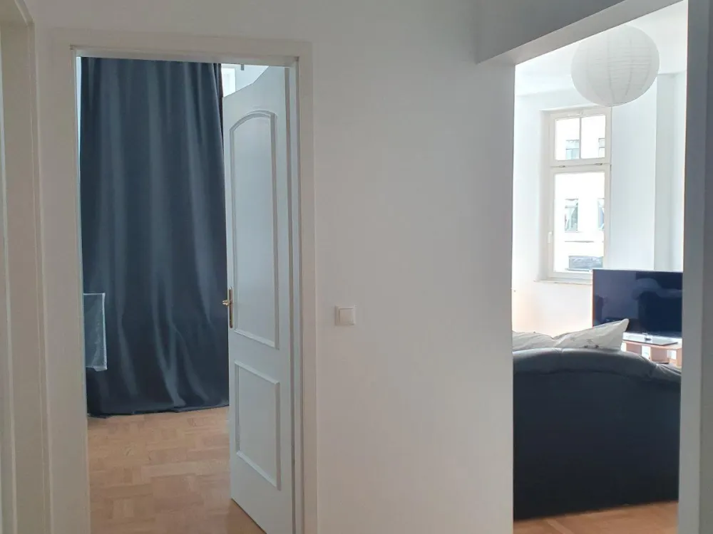 Komplett frisch sanierte, zentrumsnahe 2-Raum-Wohnung mit EBK