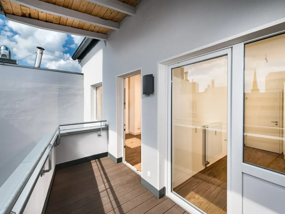 Directly from the owner: attractive, modern apartment with balcony in prime location!