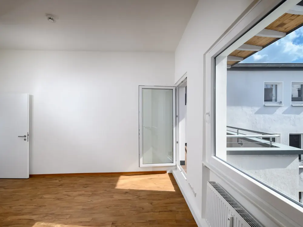 Directly from the owner: attractive, modern apartment with balcony in prime location!