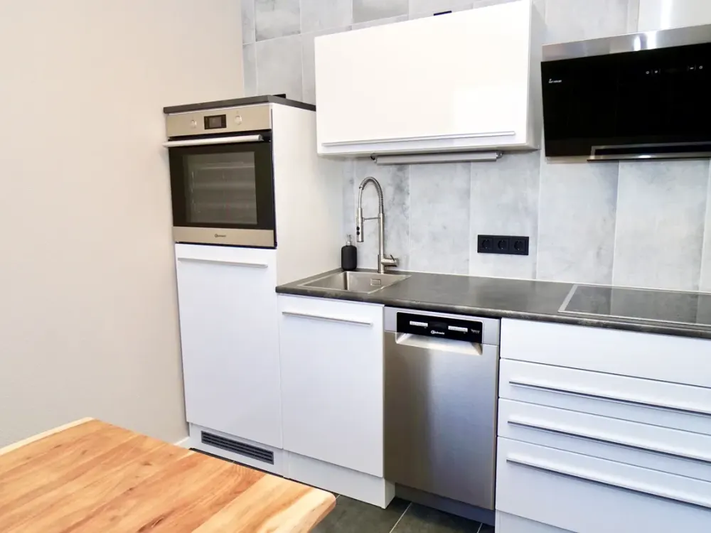 Modernisierte 1,5-Zimmer-Wohnung, Balkon, Stellplatz, E-Ladesäule