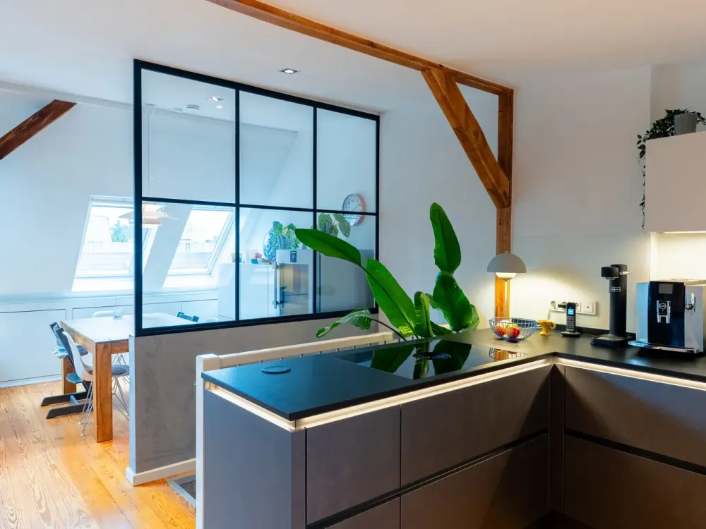 Dreamlike Maisonette Apartment in Traditional Old Building Ambience in Central Location