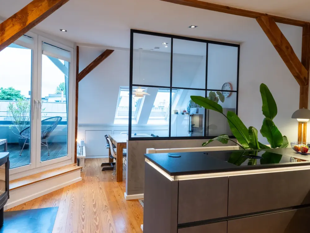 Dreamlike Maisonette Apartment in Traditional Old Building Ambience in Central Location