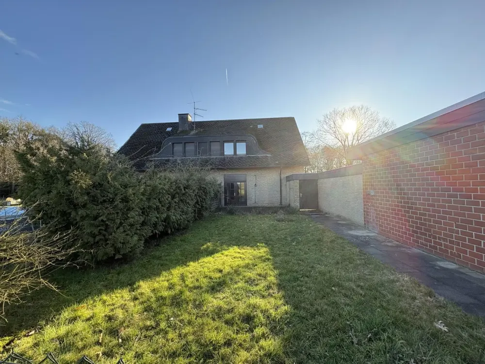 Exklusives Wohnen mit Garten, Neubezug n.Renovierung mit 2 großzügigen Balkonen