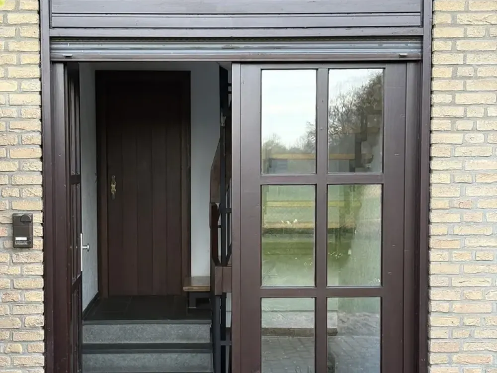 Exklusives Wohnen mit Garten, Neubezug n.Renovierung mit 2 großzügigen Balkonen