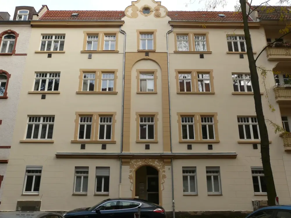 3-room apartment in Jugendstil old building, central yet quiet in a residential street