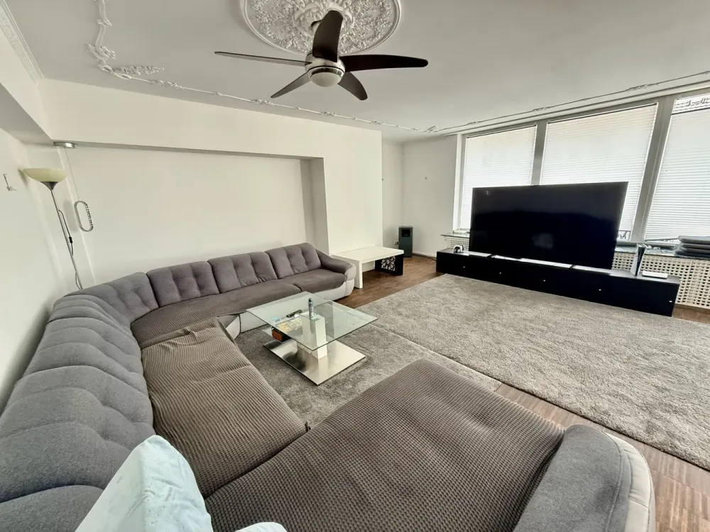 Über den Dächern Düsseldorfs: Großzügige 3-Zimmer-Wohnung mit mehreren Balkonen & Terrasse