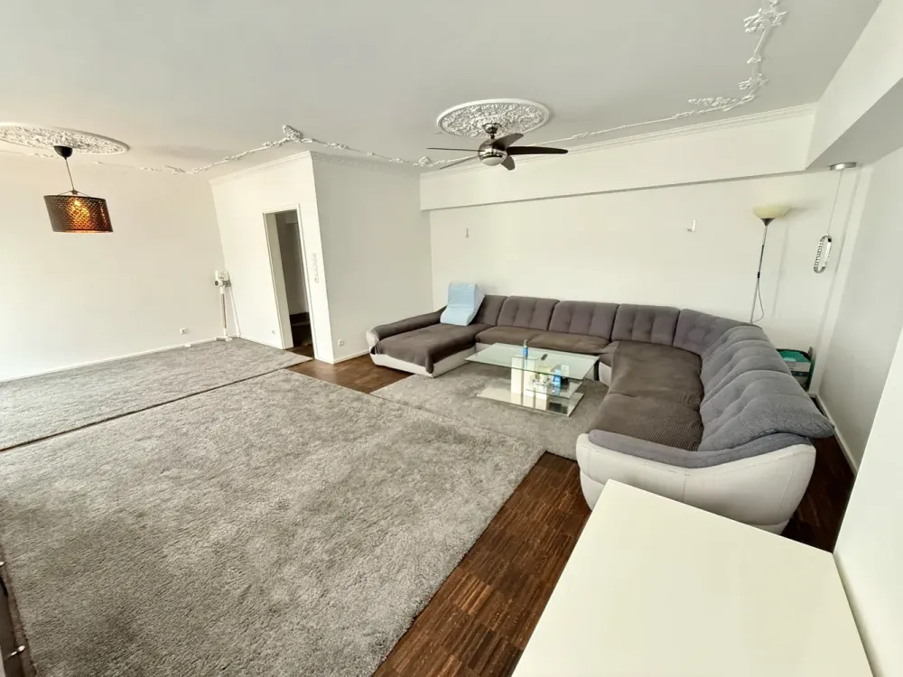 Über den Dächern Düsseldorfs: Großzügige 3-Zimmer-Wohnung mit mehreren Balkonen & Terrasse