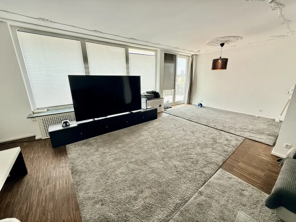 Über den Dächern Düsseldorfs: Großzügige 3-Zimmer-Wohnung mit mehreren Balkonen & Terrasse