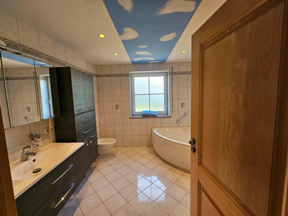 115 m² EG-Wohnung mit eigenem Garten, großer Terrasse & Whirlpool