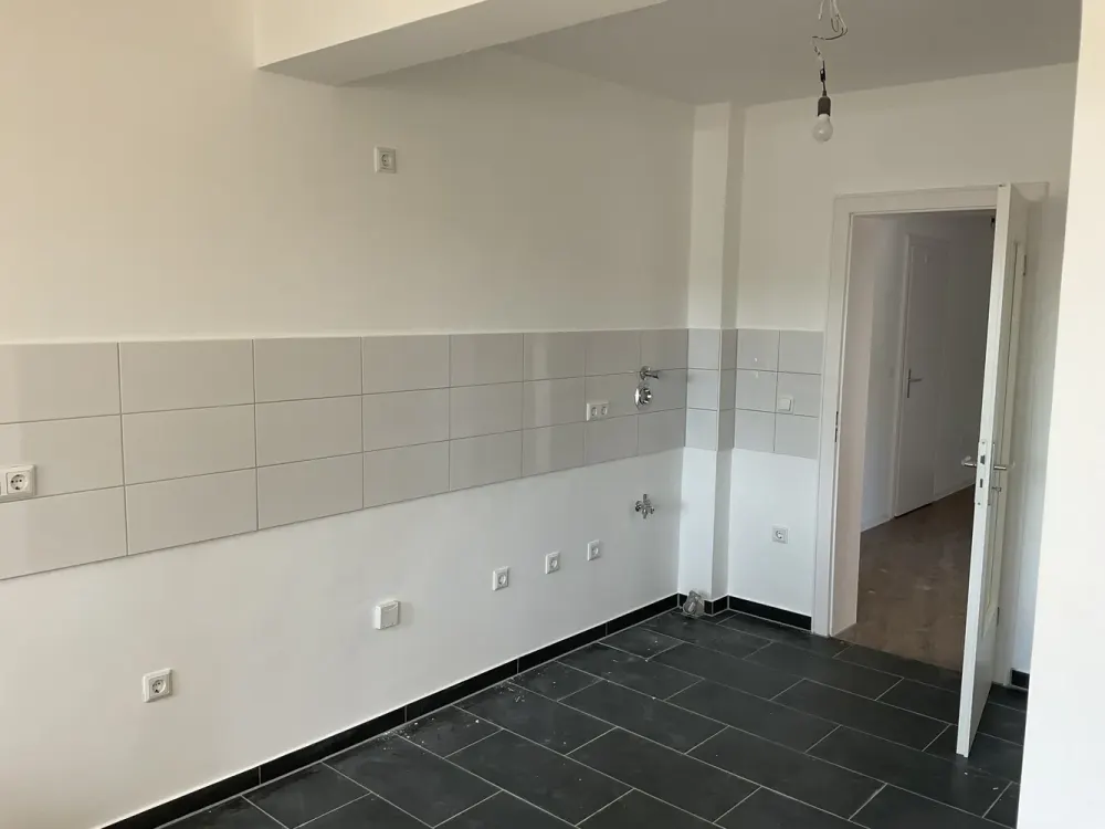 Moderne und frisch renovierte 2-Zimmer-Wohnung mit Balkon