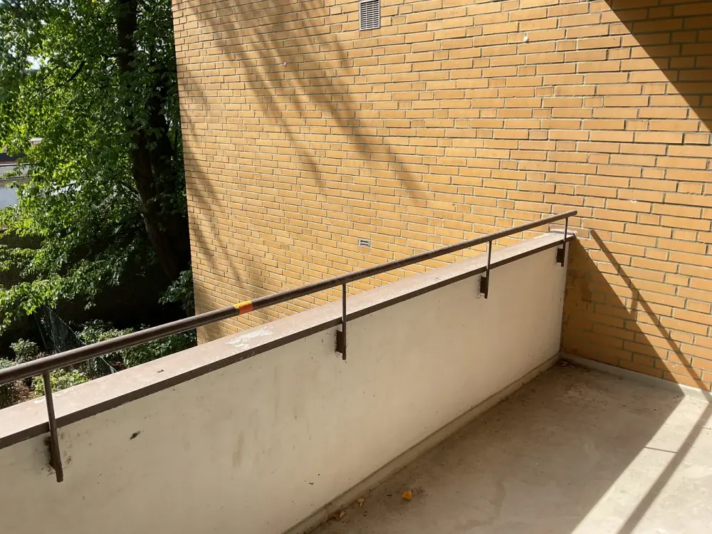 Moderne und frisch renovierte 2-Zimmer-Wohnung mit Balkon