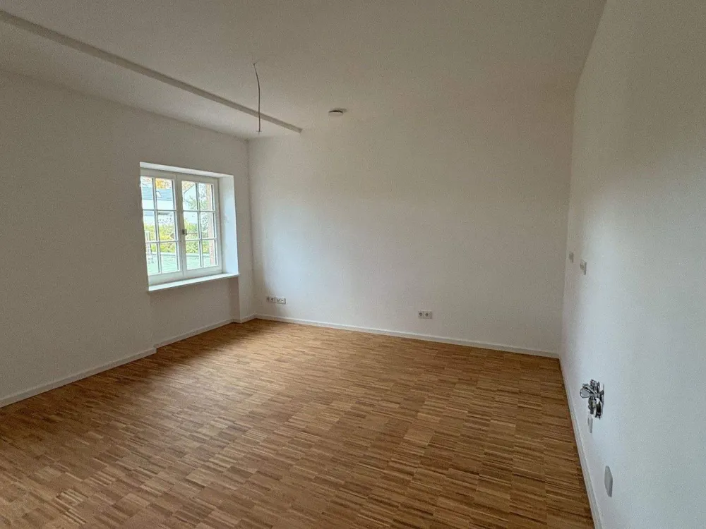 *Erstbezug - großzügige und exklusive 4- Raumwohnung in saniertem Altbau*