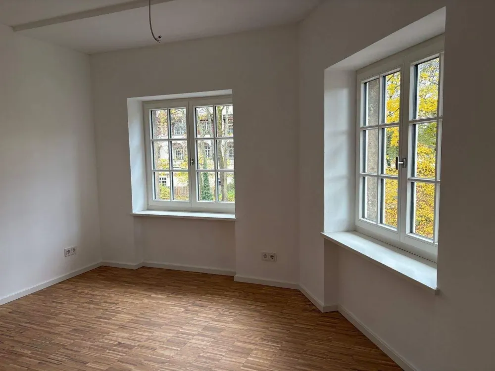 *Erstbezug - großzügige und exklusive 4- Raumwohnung in saniertem Altbau*
