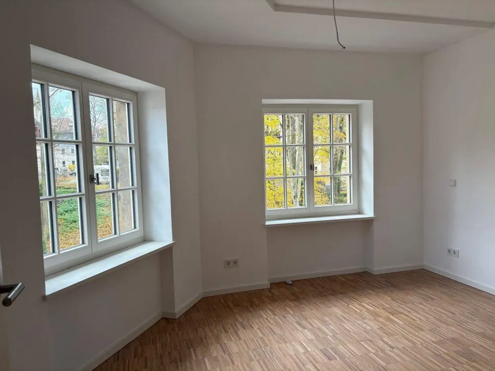 *Erstbezug - großzügige und exklusive 4- Raumwohnung in saniertem Altbau*