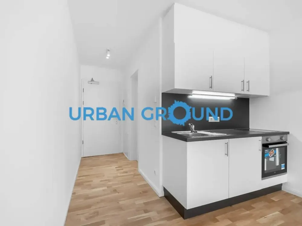 Rent Discount - Unfurnished Studio with Fitted Kitchen in Lichtenberg