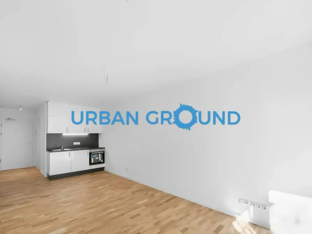 Rent Discount - Unfurnished Studio with Fitted Kitchen in Lichtenberg