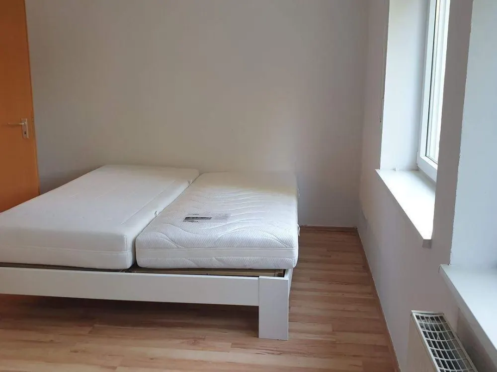 Move in and done! - Part-furnished apartment with fitted kitchen and balcony in idyllic quiet