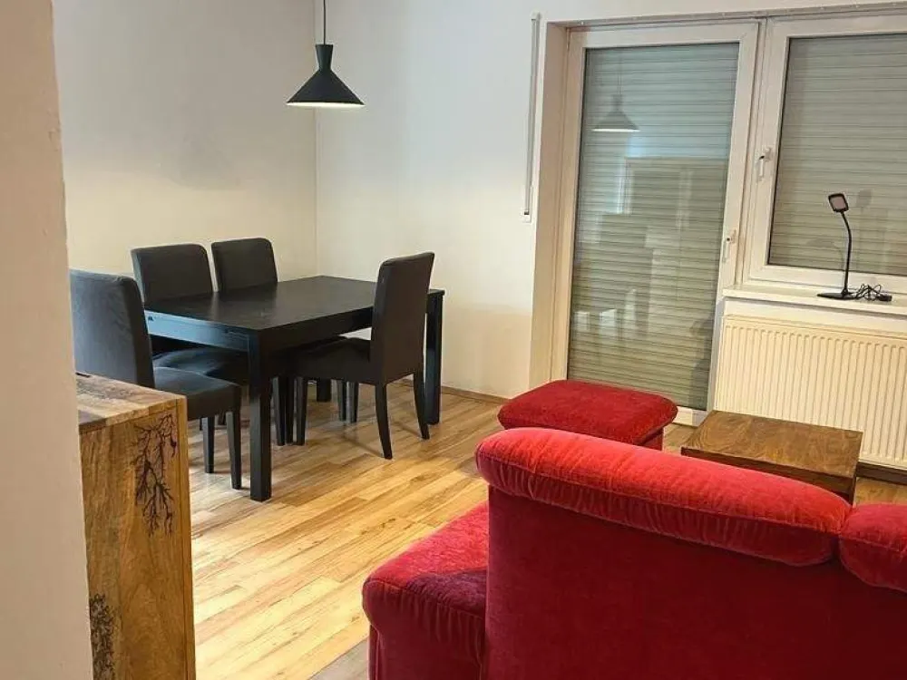 Move in and done! - Part-furnished apartment with fitted kitchen and balcony in idyllic quiet