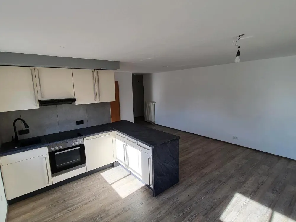 Cozy 2-Room Ground Floor Apartment with Fitted Kitchen and Terrace in Kirchdorf