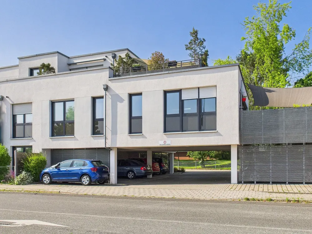 Sonnige 5-Zi-Wohnung mit Aufzug/EBK in TOP-Lage