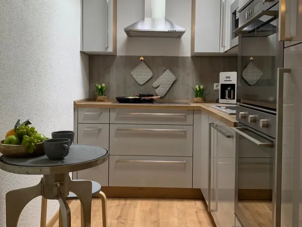 Erstbezug nach Sanierung - möblierte hochwertige 3-Zimmer Wohnung