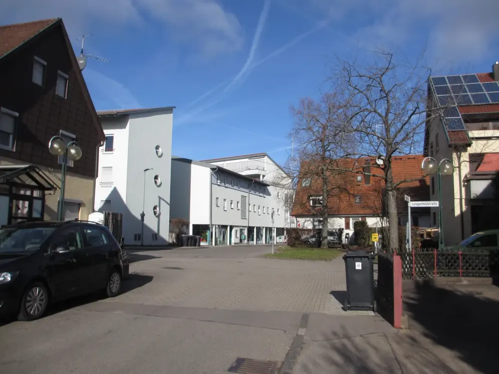 Geräumige 2½-ZW mit Wohnküche, 2 Balkonen, TG-Platz