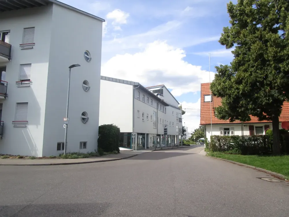 Geräumige 2½-ZW mit Wohnküche, 2 Balkonen, TG-Platz