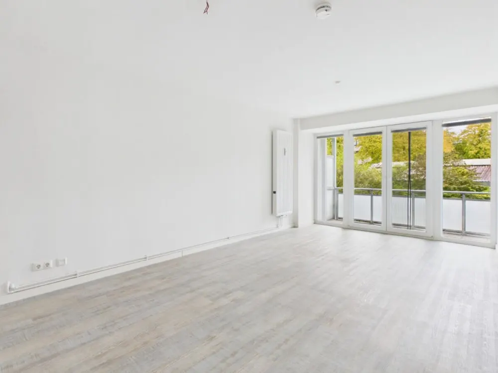 Bright 2-Room Apartment with Balcony and Fitted Kitchen in Hamburg-Borgfelde!