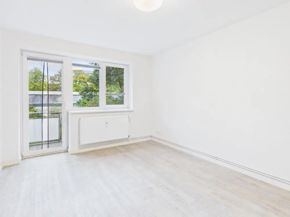 Bright 2-Room Apartment with Balcony and Fitted Kitchen in Hamburg-Borgfelde!
