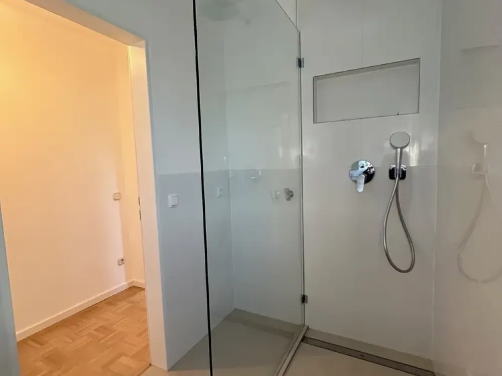 Kernsanierte 2-Zimmer-Maisonette-Wohnung mit gehobener Ausstattung