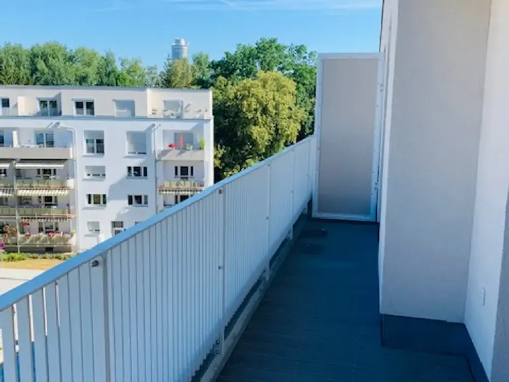 Modern 2-Room Apartment in Quiet Area - Takeover of Fitted Kitchen Possible
