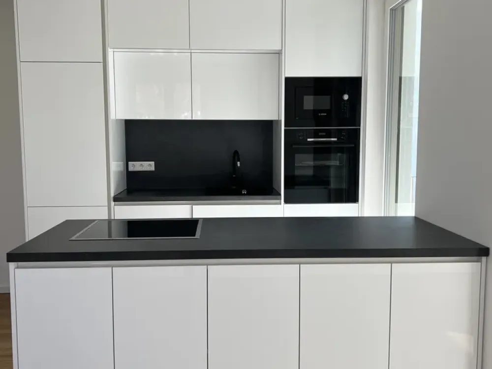 Großzügige und lichtdurchflutete 4-Zimmerwohnung mit Balkon in Kelkheim-Hornau