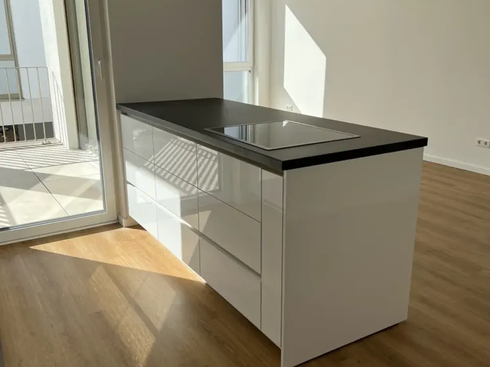 Großzügige und lichtdurchflutete 4-Zimmerwohnung mit Balkon in Kelkheim-Hornau