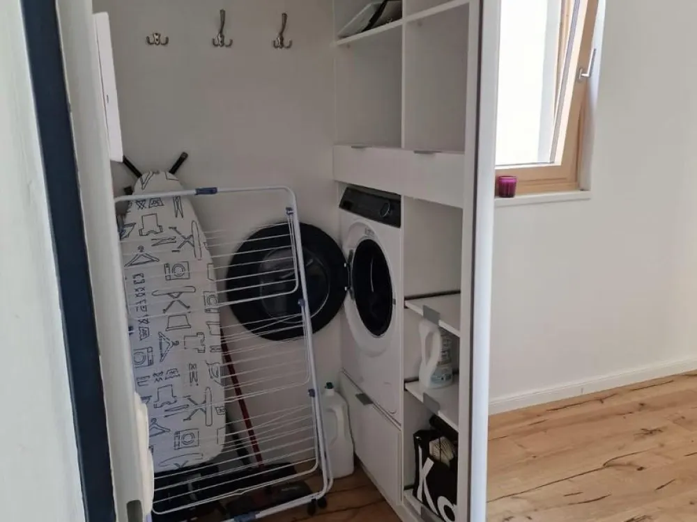 Möblierte 2Zi Wohnung 3 Min Olivaerplatz