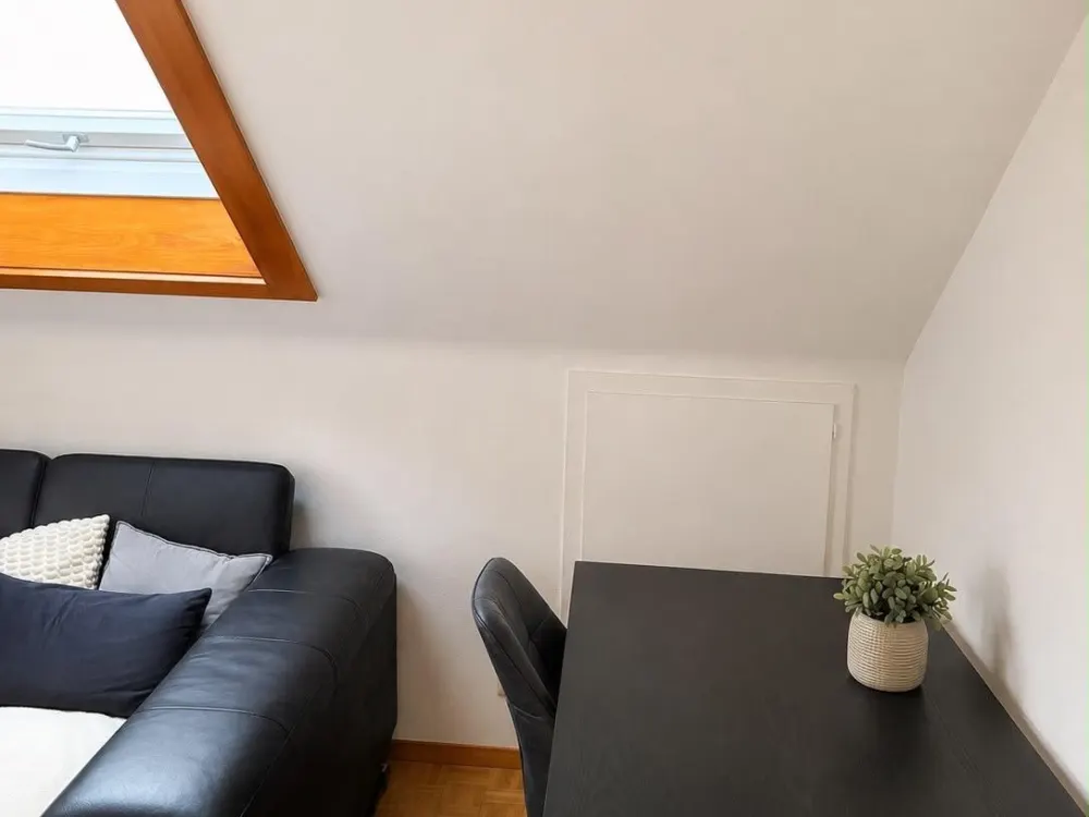 Helle 2-Zimmer Wohnung mit Balkon in ruhiger Lage-70567 Stuttgart