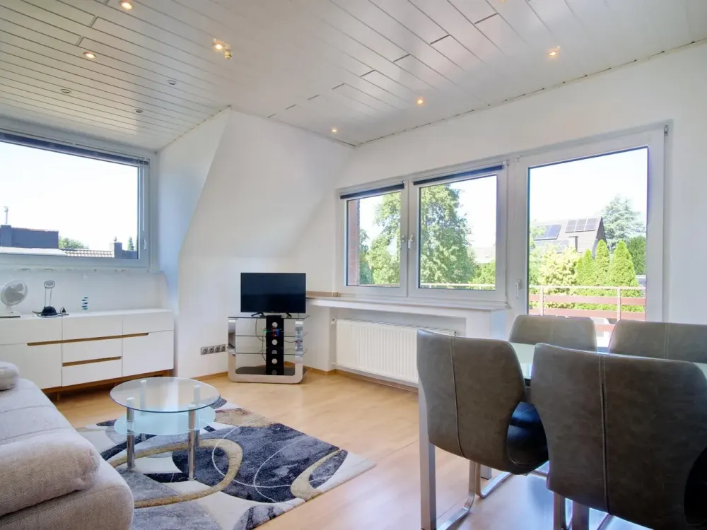 Möblierte 2-Zimmer-Wohnung mit großer Terrasse und sehr guten Parkmöglichkeiten, schöne ruhige Lage