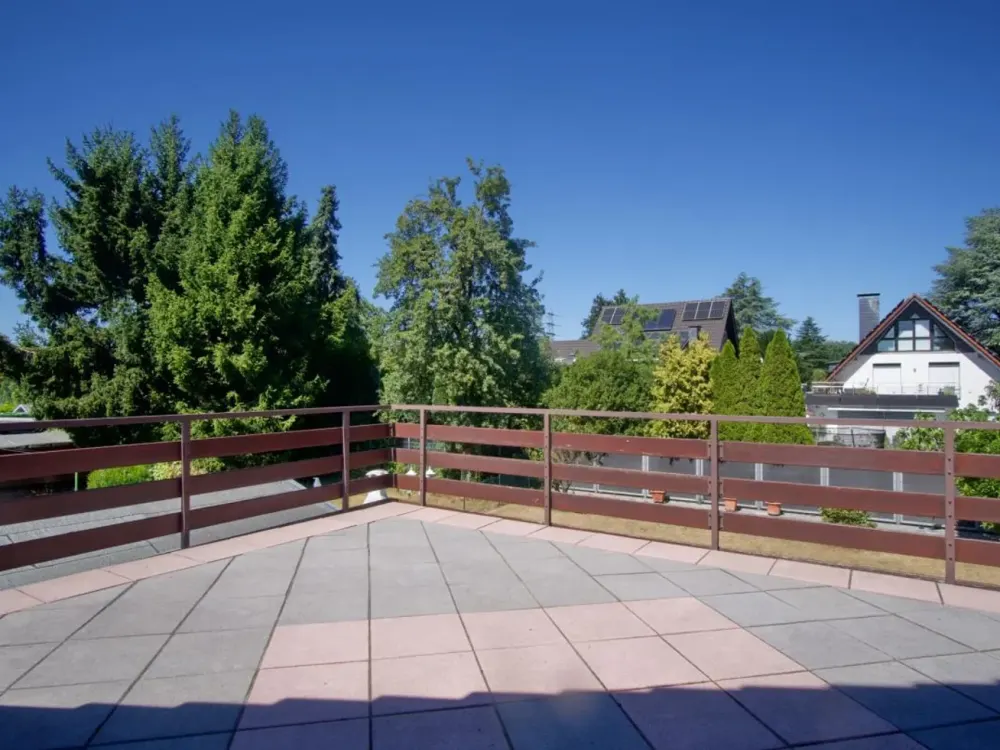 Möblierte 2-Zimmer-Wohnung mit großer Terrasse und sehr guten Parkmöglichkeiten, schöne ruhige Lage