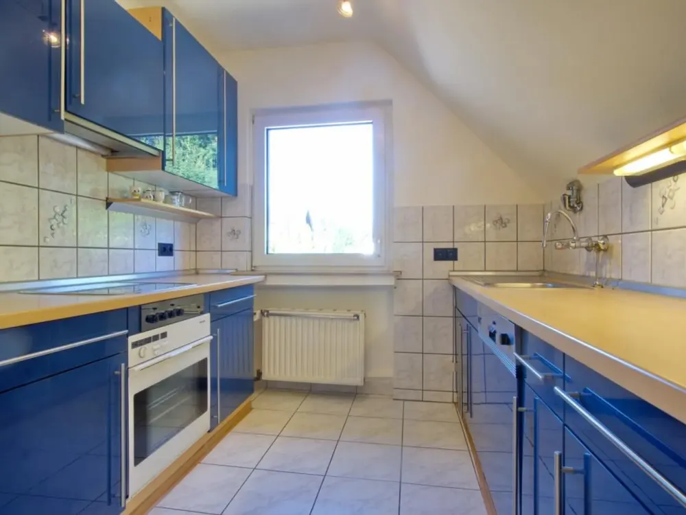 Möblierte 2-Zimmer-Wohnung mit großer Terrasse und sehr guten Parkmöglichkeiten, schöne ruhige Lage