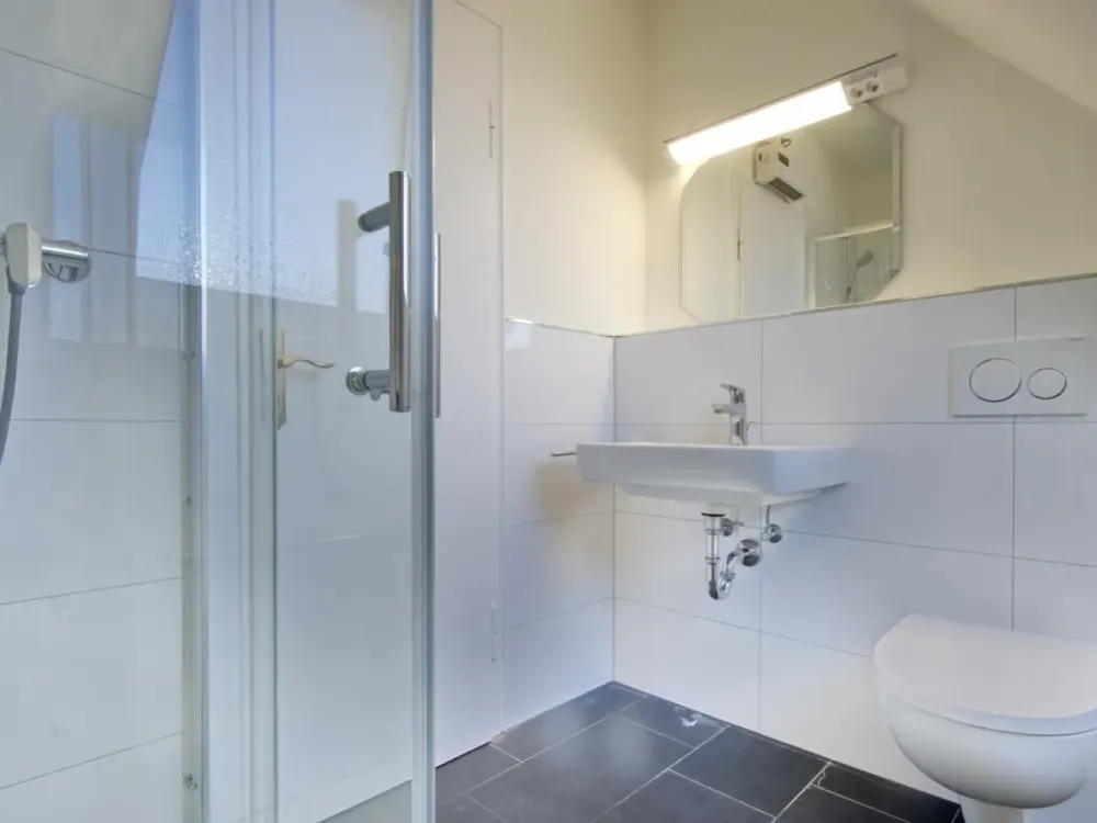 Möblierte 2-Zimmer-Wohnung mit großer Terrasse und sehr guten Parkmöglichkeiten, schöne ruhige Lage