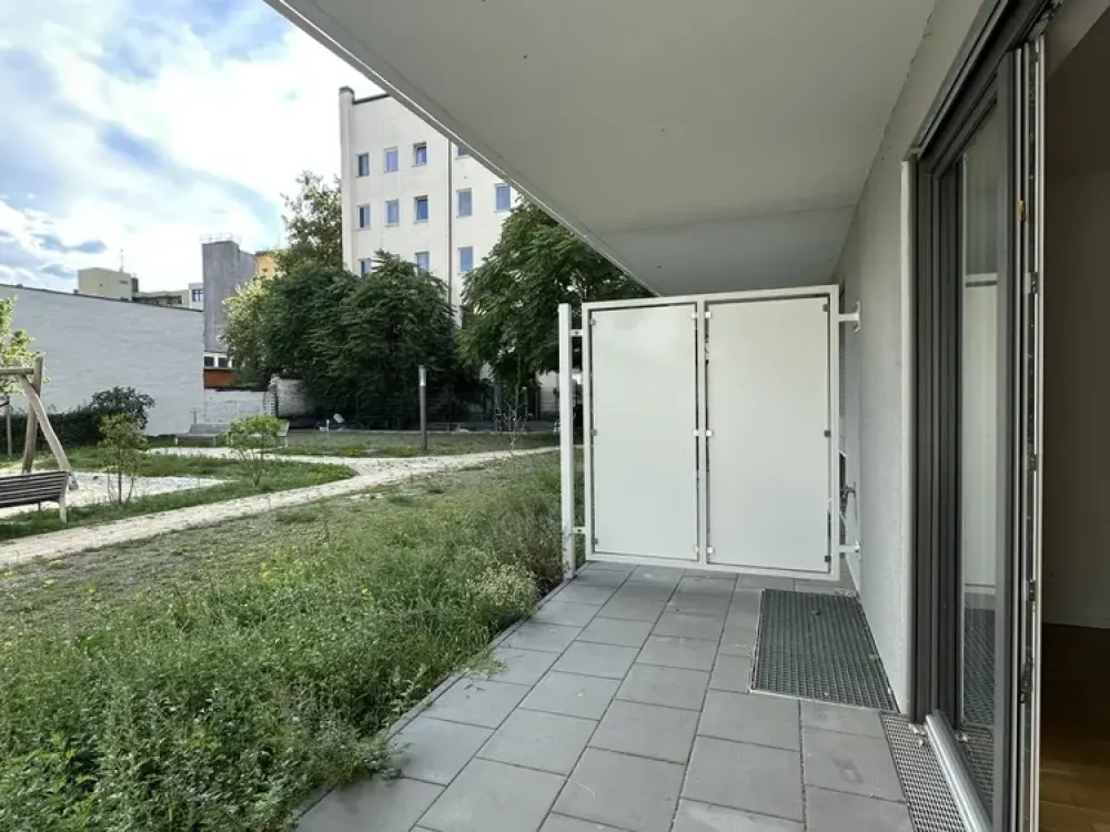 Großzügige 2-Zimmerwohnung * Terrasse * Erdgeschoss * Einbauküche * Ruhige & zentrale Lage in Moabit