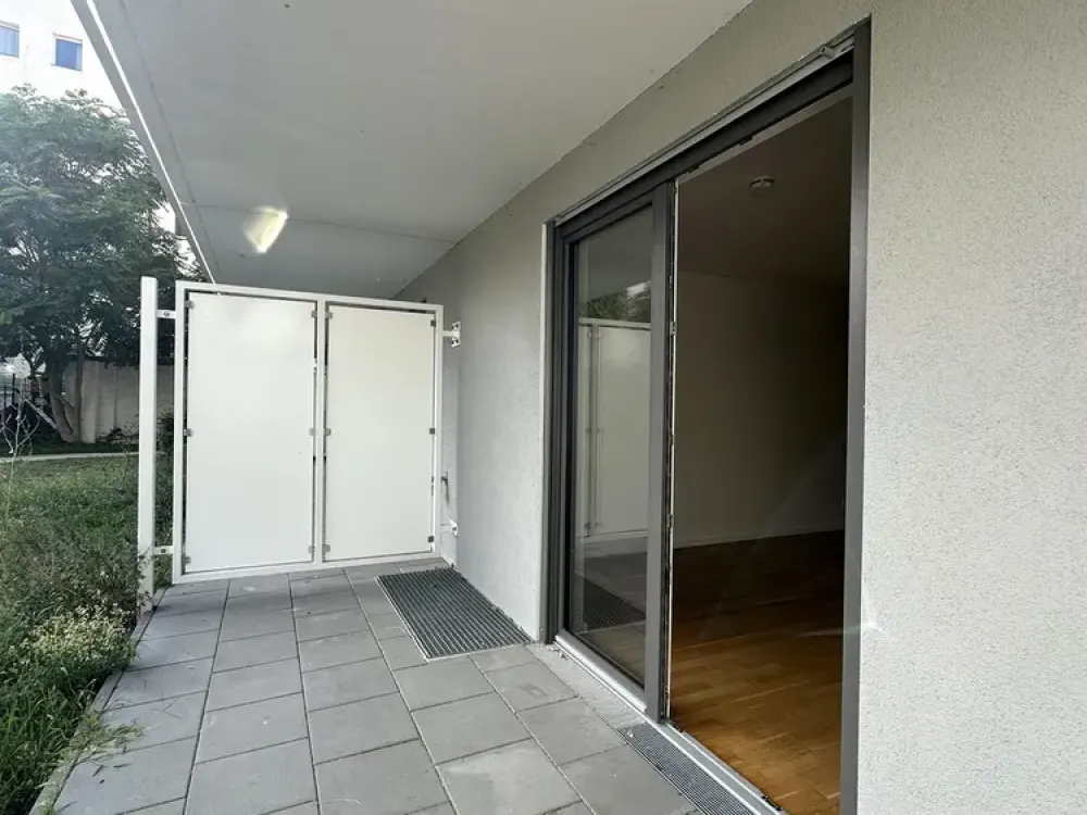 Großzügige 2-Zimmerwohnung * Terrasse * Erdgeschoss * Einbauküche * Ruhige & zentrale Lage in Moabit