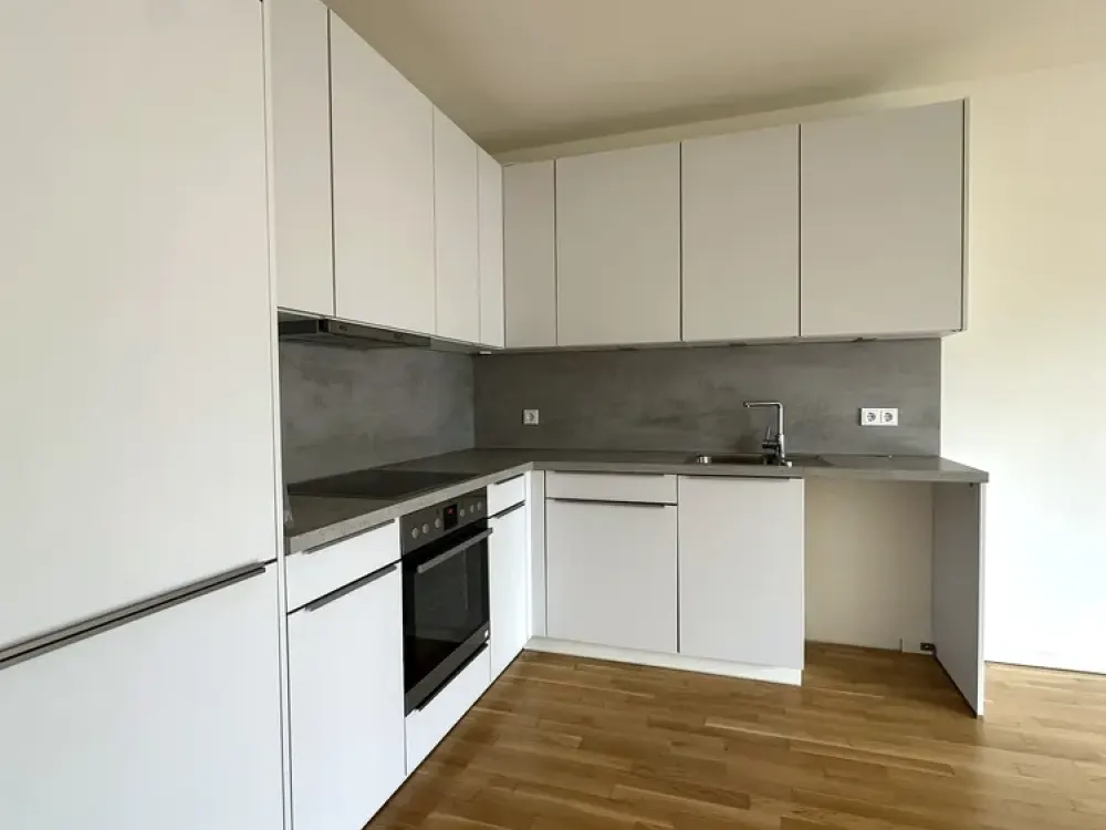 Großzügige 2-Zimmerwohnung * Terrasse * Erdgeschoss * Einbauküche * Ruhige & zentrale Lage in Moabit
